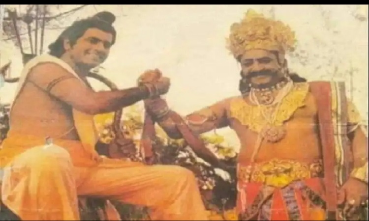 'रामायण' में पहले कभी नहीं देखा होगा यह नजारा, भगवान राम और रावण की यह तस्वीर हो रही है वायरल 'रामायण' में पहले कभी नहीं देखा होगा यह नजारा, भगवान राम और रावण की यह तस्वीर हो रही है वायरल